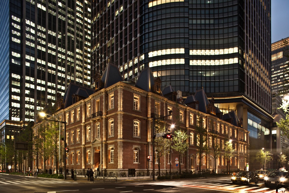 真冬の丸の内パークビル：三菱一号館と丸の内ブリックスクエア ＰＡＲT２ -