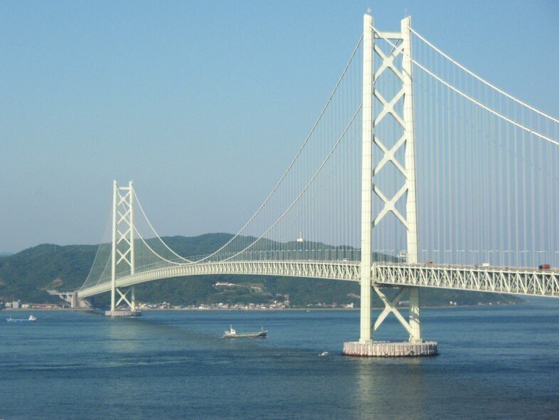 明石海峡大橋の「新幹線計画」が幻に終わったワケ 今も残る「謎の巨大空間」乗りものニュース