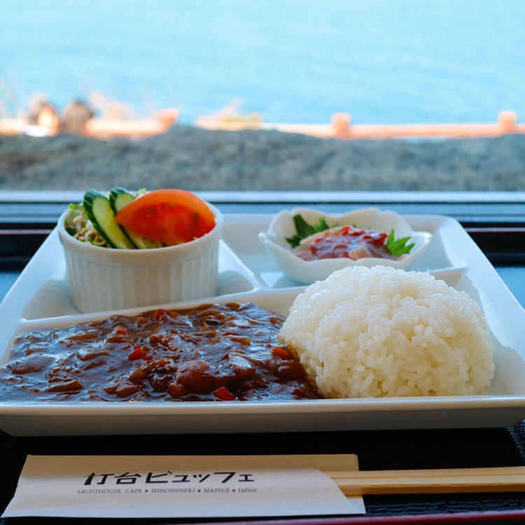 美保関灯台ビュッフェで3日間限定「夜cafe」 いさり火を眺めながら特別なひと時を海と灯台プロジェクト