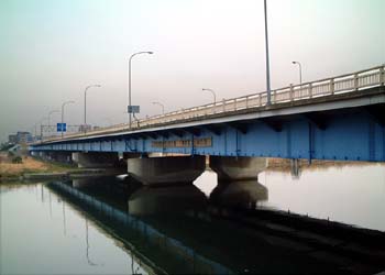 箱根駅伝：いだてん記者、箱根路「１区」を走る フラットだが六郷橋は急こう配 :