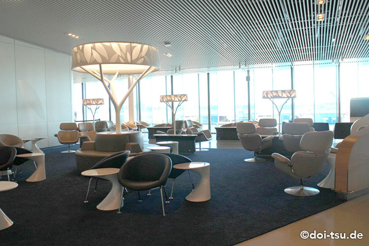 パリの街歩き 2025年最新版 パリ国際空港が美意識あふれる空間に生まれ変わっていた