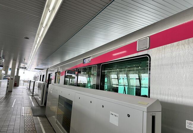 大阪モノレール線大阪空港駅 ホームメイト