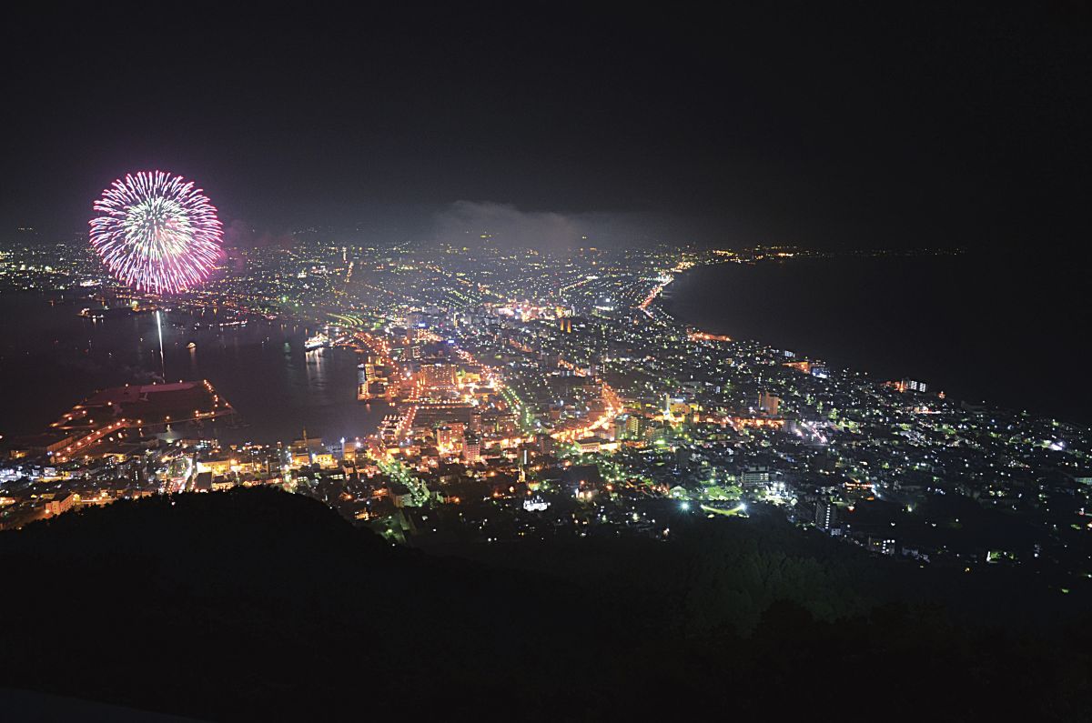 函館山夜景です ^^自分の作品とは何かという課題に対して未だきちんと答えは出せていないけど1歩ずつ着実に前に進んでいると思います。まだまだ伸ばしたいと思うこの頃です。函館山北海道函館山夜景夜景撮影japan_night_view恋人の聖地best_moments_night