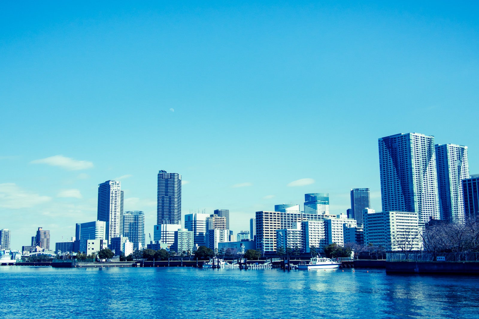 高層ビル群や街並みを表現した現代の都会風景写真素材2544357443Shutterstock