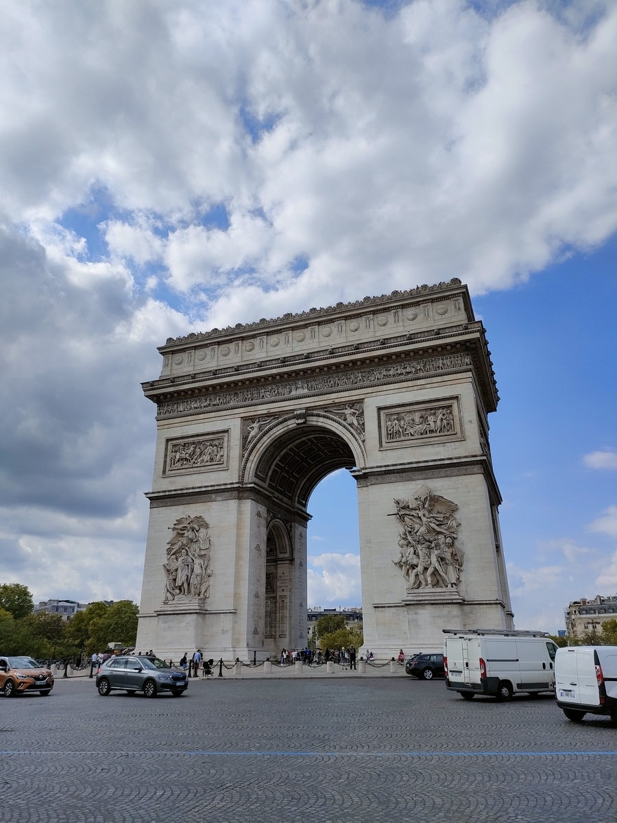 パリ観光は凱旋門とシャンゼリゼ通り！外せないライトアップの魅力フランストラベルjp 旅行ガイド