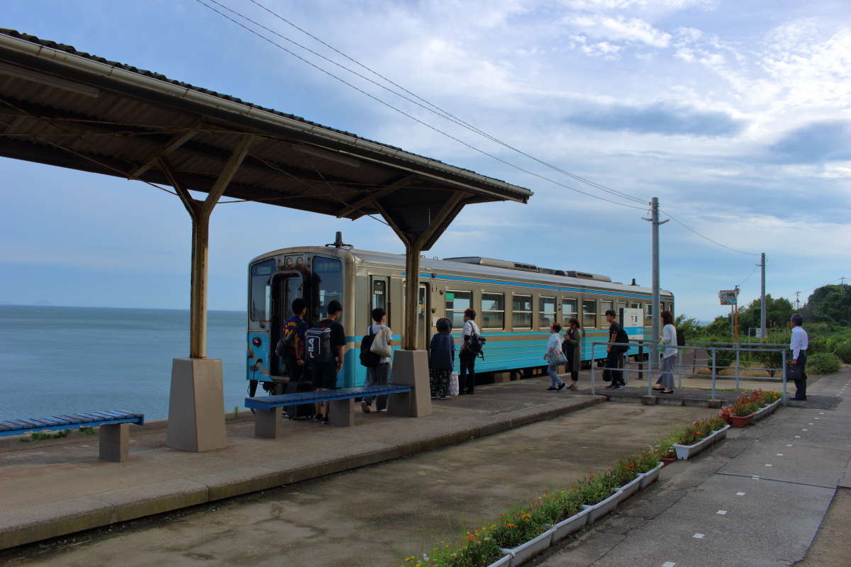 下灘駅@双海 まるで海の中の駅！最高にフォトジェニックな人気観光スポット