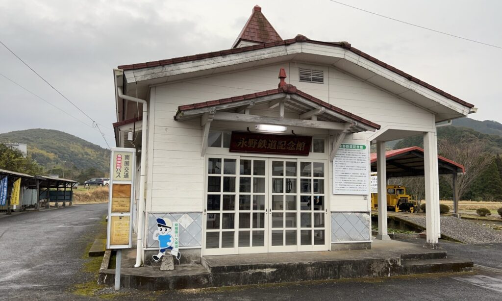 桜と永野鉄道記念館の写真素材88191954- PIXTA