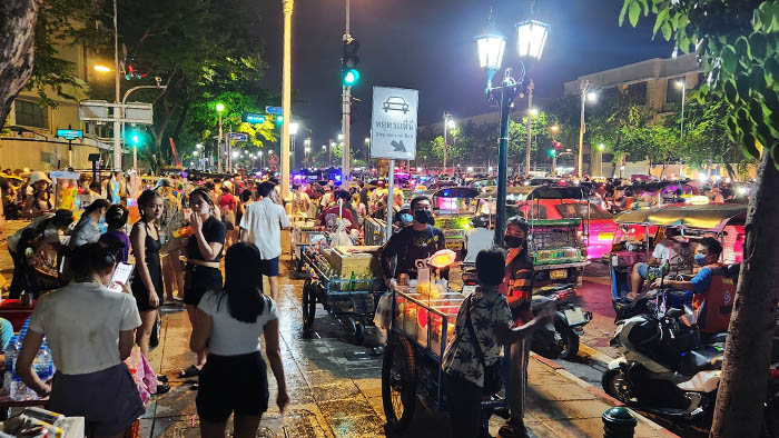 バンコク カオサン 夜遊び繁華街カオサンの昼と夜を散策してみた結果カオスだった