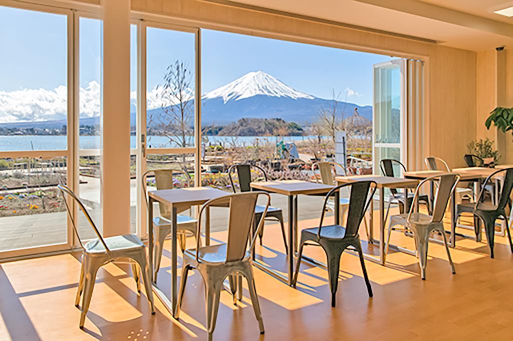 FUJIMI CAFE 富士山が一望できるテラス席があるカフェ