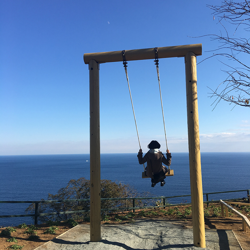 隈研吾氏設計のカフェ人気 熱海「ＣＯＥＤＡ ＨＯＵＳＥ」 静岡 -