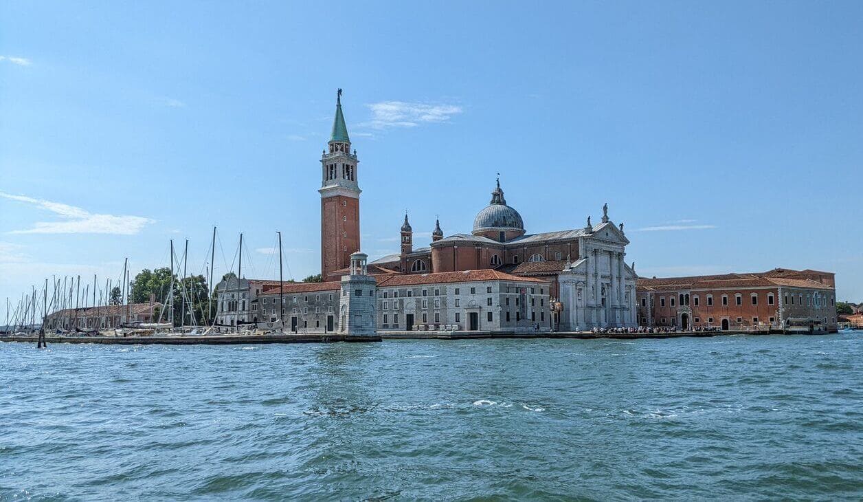 ヴェネチアの孤島に立つ教会「サン・ジョルジョ・マッジョーレ聖堂」たびこふれ