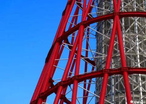 はなぶささんの投稿シリーズ「神戸、再発見」第九段の今日は、鉄塔の美女とも称される神戸のシンボル、ポートタワーをお届け致します。その高さ は108mで、中央部になめらかなくびれを持つ双曲面構造のタワーは、ライトアップによっ 神戸市兵庫県神戸ポート