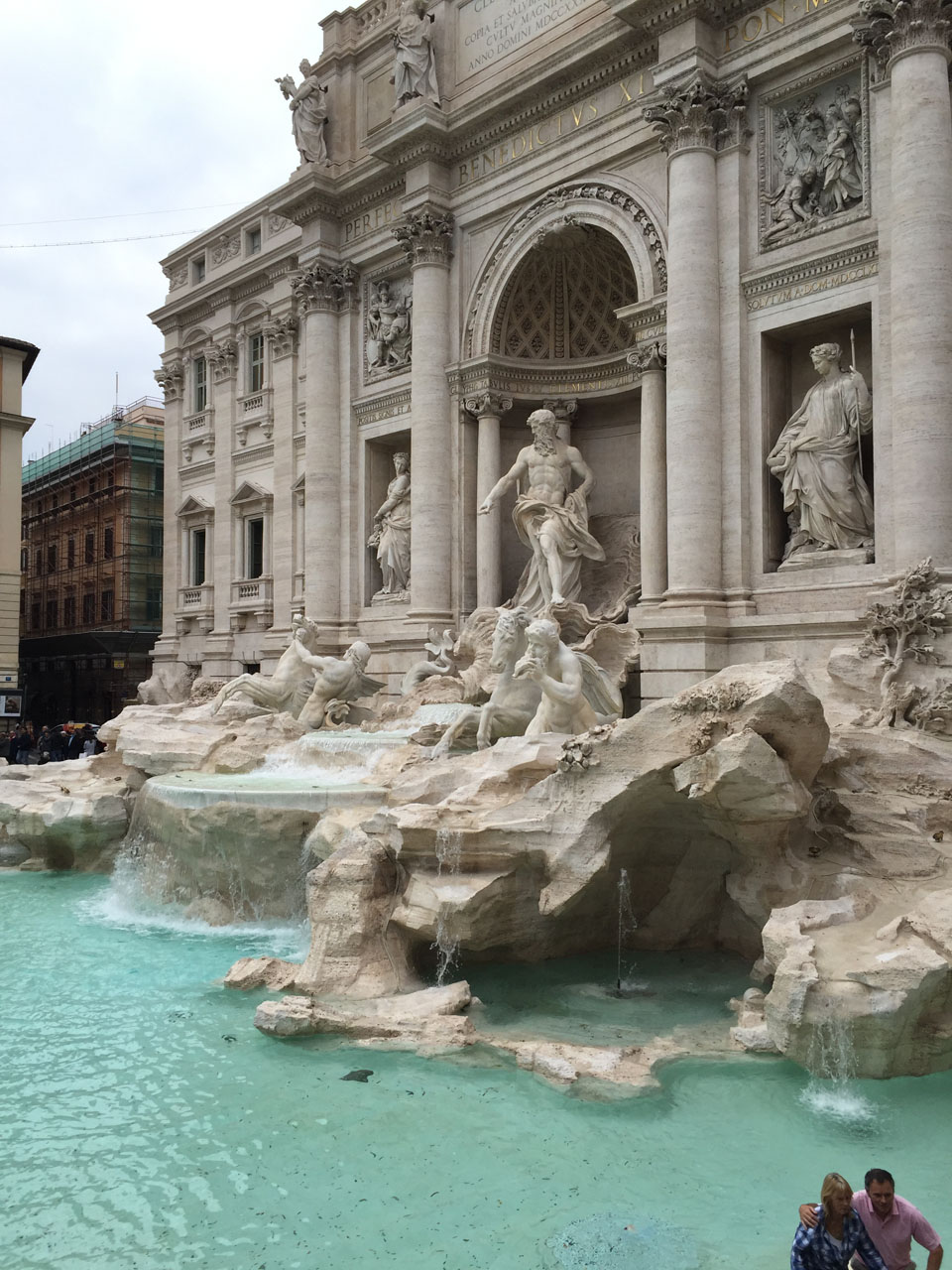 ローマの名所「トレビの泉」前にコイン投げ用仮設プール、ネット冷笑 - CNN.co.jp