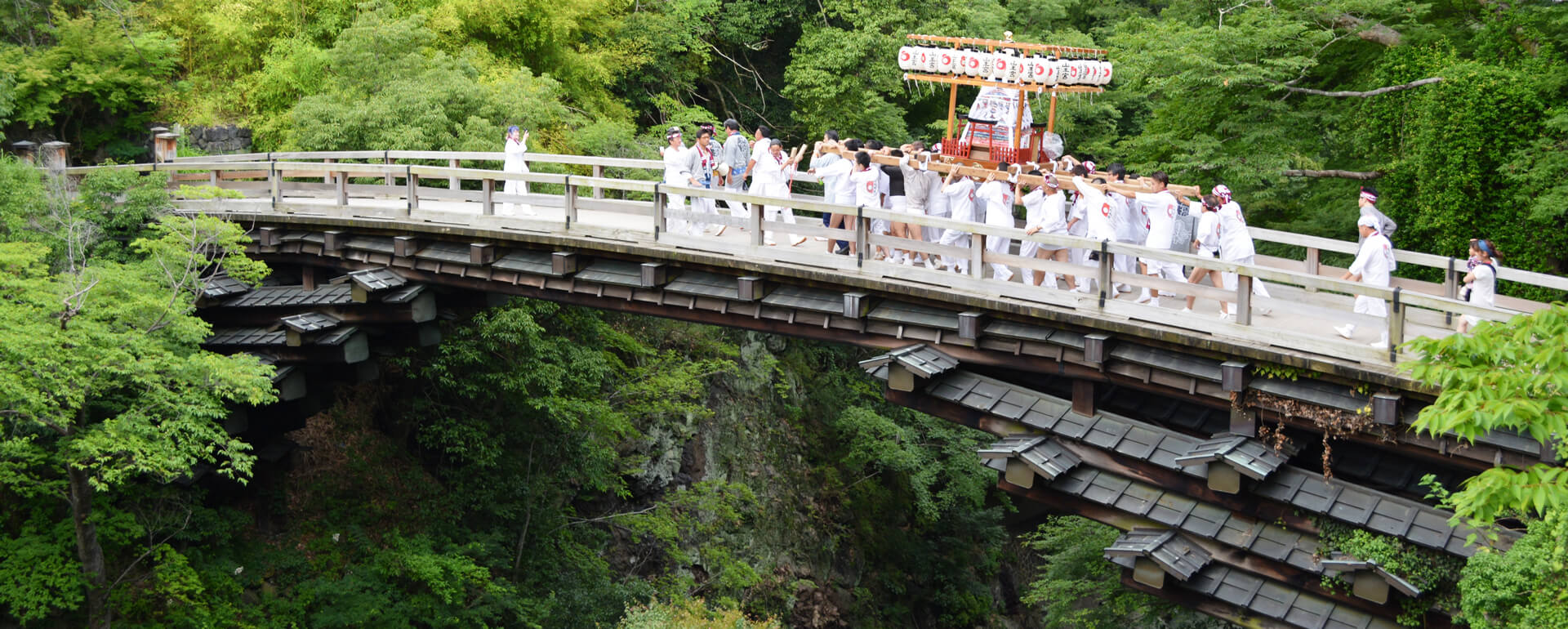 富士山デカすぎ！！山梨観光: 猿橋、甲府、桜満開の河口湖C751Bの旅・鉄道ブログ