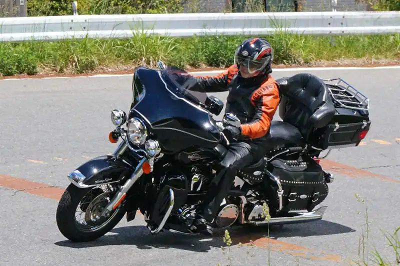 体験レビュー ChatGPTの画像生成でバイクと桜の写真を快晴に加工してみた！仕上がりやコツを詳しく解説 -