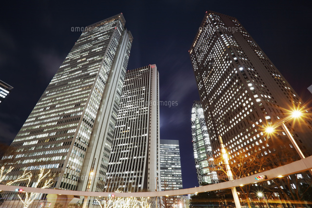 都会のビル群 - 商用利用可能な写真素材・イラスト素材ならストックフォトの定額制ペイレスイメージズ