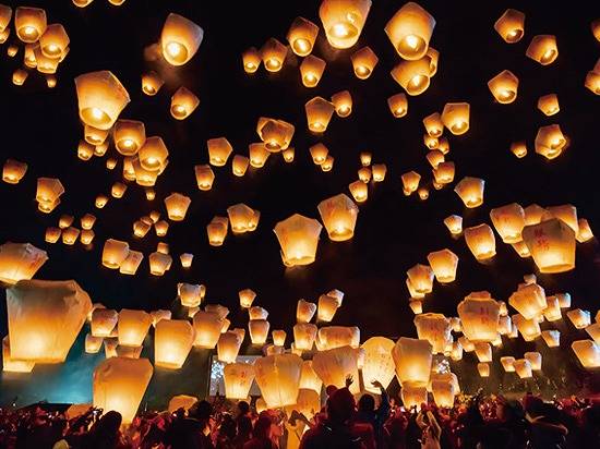 初スカイランタン祭り🏮 海外の本物の火を使ったやつも体験してみたいけど、多分前世が魔女で火あぶりの刑にあってるので は？ 、火がとても怖いт