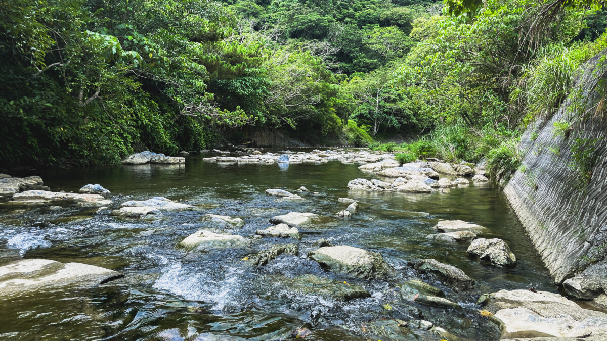 沖縄、夏のター滝リバートレッキングを楽しむにはどんな服装がベスト