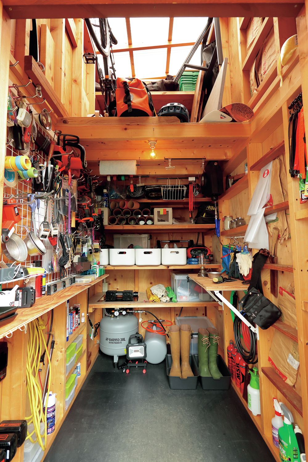 玄関土間収納 キャンプ・アウトドア用品に便利！リフォーム・リノベーション事例7選を紹介NEWS & MAGAZINE大阪のリノベーションならワンストップ型のクジラ株式会社不動産・設計デザイン・施工・リフォーム中古マンション・中古戸建