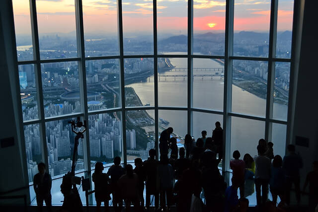 ロッテワールドタワー＆ロッテワールドモール롯데월드타워&롯데월드몰 : トリップポーズ