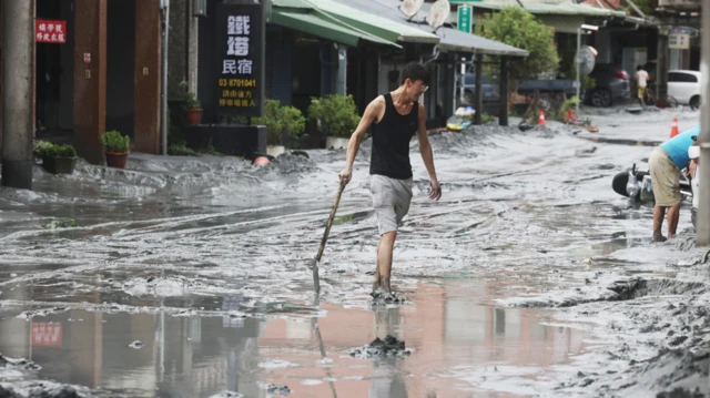 動画解説 台風15号 金曜にかけて広く大雨警戒 台風の進路にあたる地域で線状降水帯発生のおそれも