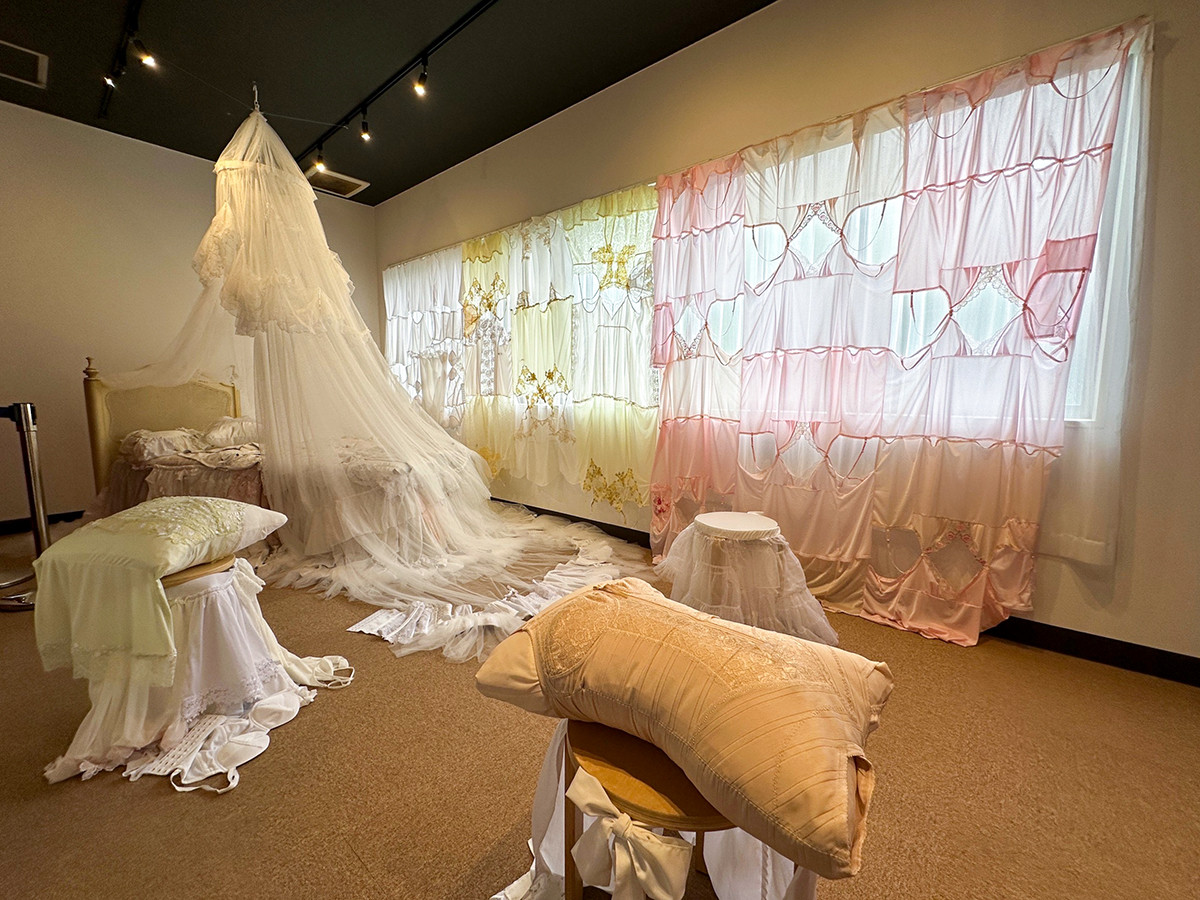 熱海金城館野趣豊かな露天風呂やインド砂岩を用いた大浴場で温泉を楽しめます２５年下期 伊豆・静岡五葉館・和室二間 和洋中バイキング禁煙夕・朝食付近畿日本ツーリスト