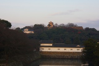 新幹線から見える清洲城、ここから出陣: 歴史の旅＆外出の記録