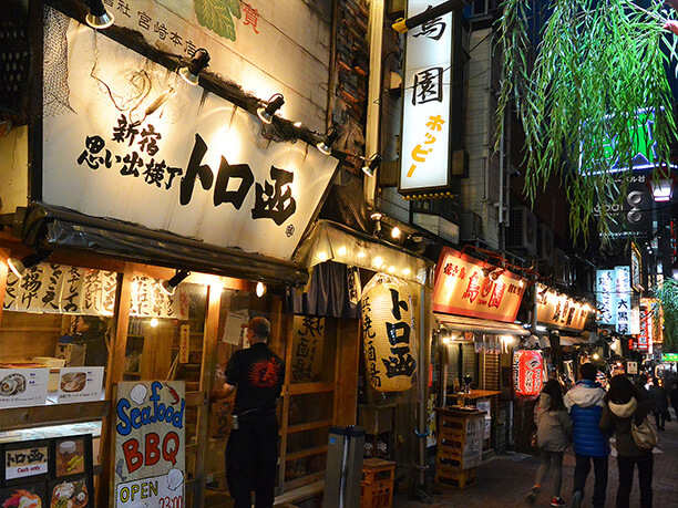 新宿思い出横丁で最高の昼飲み体験