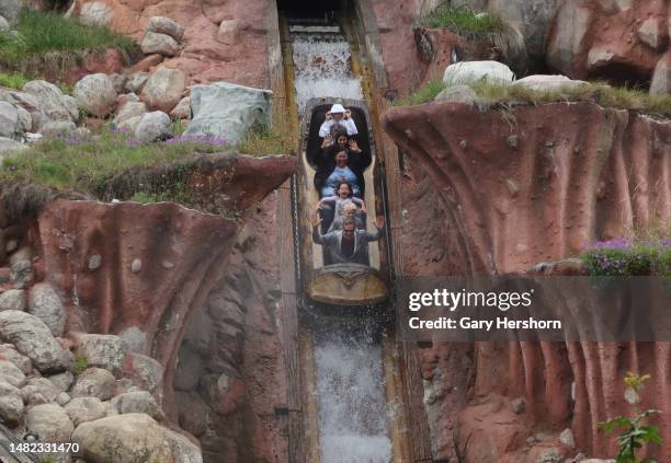 スプラッシュマウンテンの写真 - 無料の高画質写真をダウンロードFreepik