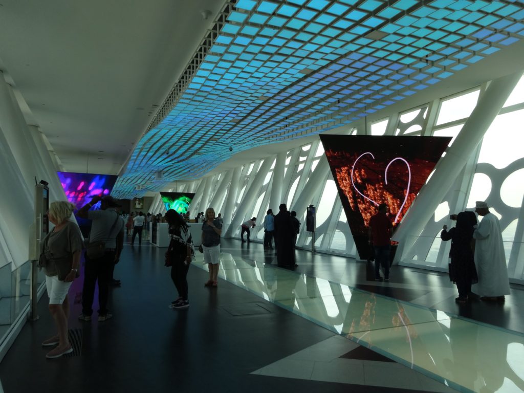 ドバイ最先端の観光スポット！世界一大きな額縁「ドバイ・フレーム」 – 異国のおたより