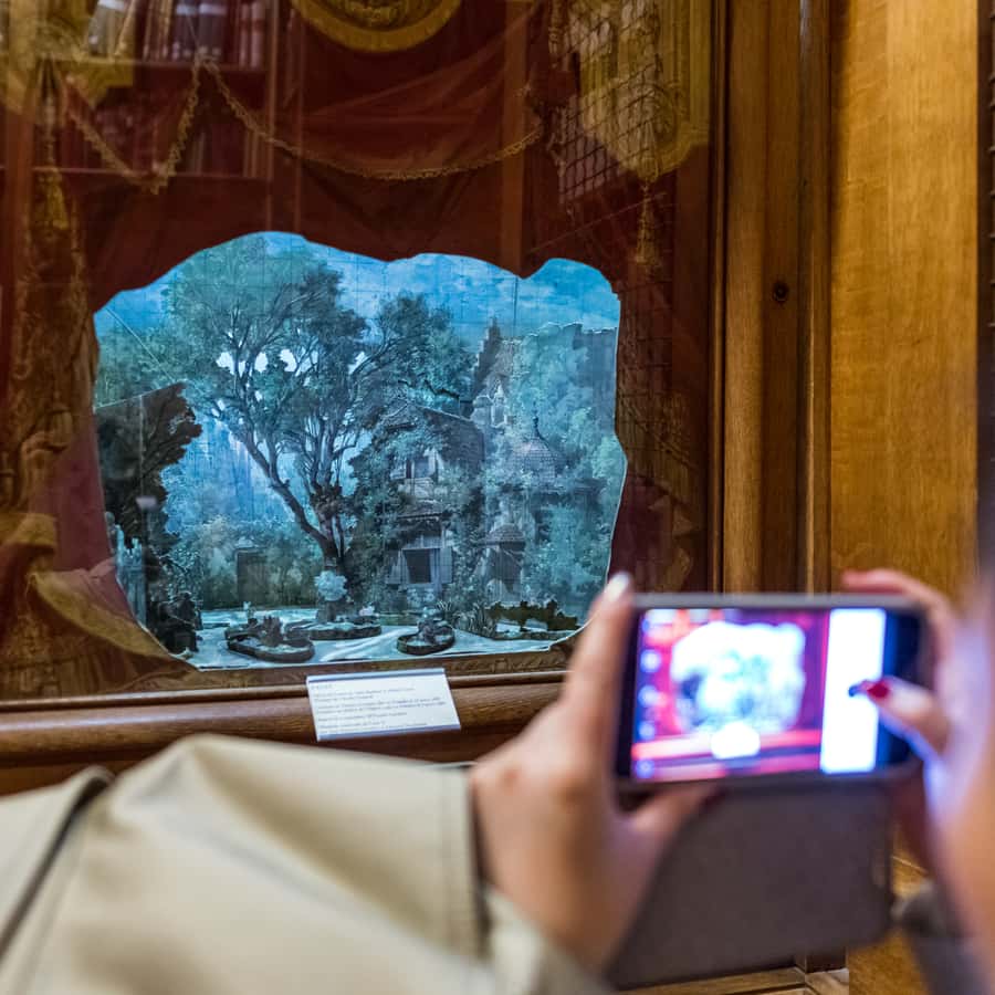 パリ観光の定番！ オペラ・ガルニエ オペラ座 を自由見学！