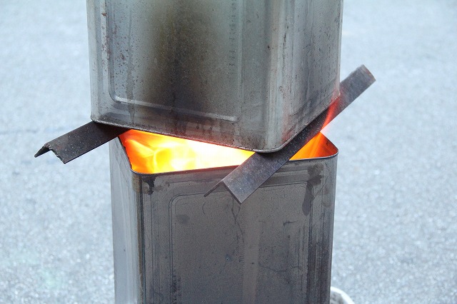 万能 一斗缶ストーブ