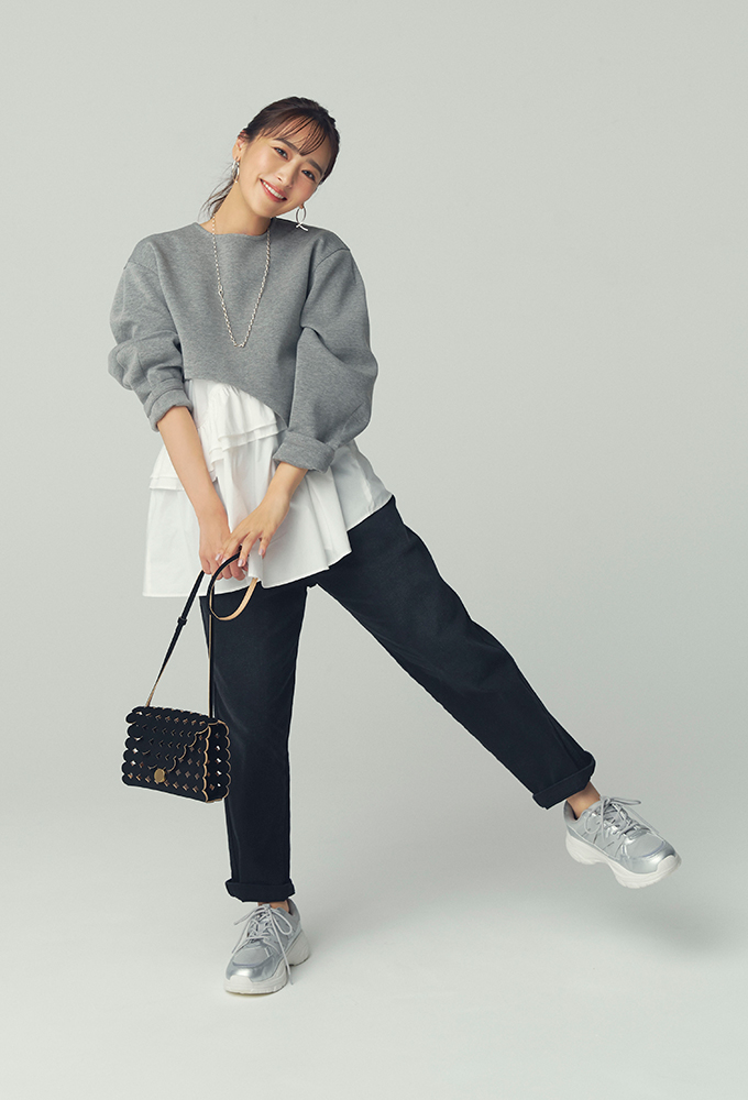 旅行や帰省にもぴったり♪大人の「スニーカーコーデ」ポイント4つ - 朝時間.jp