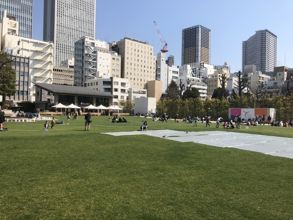 夜は涼しくなってきて外の気温がちょうどいい🍁 レジャーシートの上でのんびりしたよ〜池袋南池袋公園秋ピクニックアイドルikebukuropicnikautumnidol