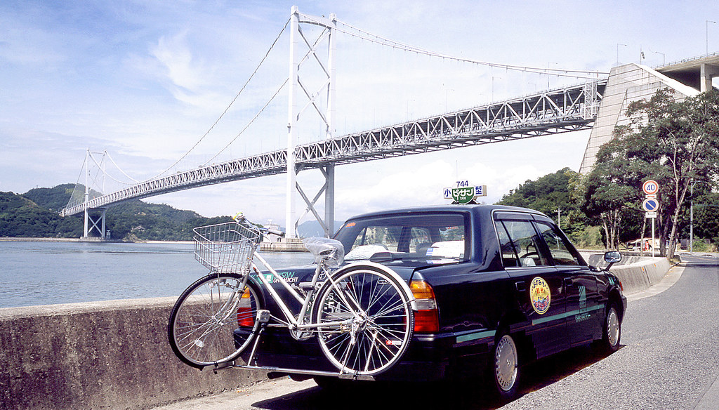 ⭐️やっと中間 ⭐️ しまなみ海道をチャリで走ると、多々羅大橋の中程がこのコースの中間点で、そこは広島県と愛媛県の県境となる。この後、道の駅多々羅しまなみ公園にて休憩兼昼食とした。 撮影日2024.10.20多々羅大橋サイクリストの聖地碑しまなみ海道