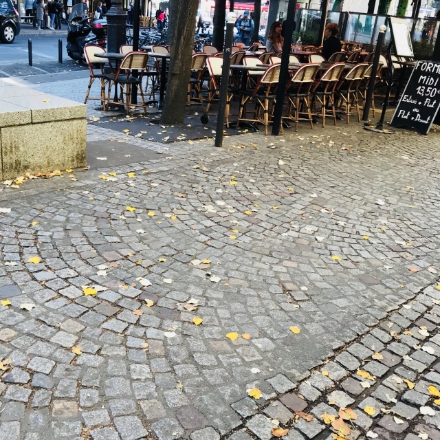 「パリ 石畳」の12点のロイヤリティフリー画像、写真素材、絵Shutterstock