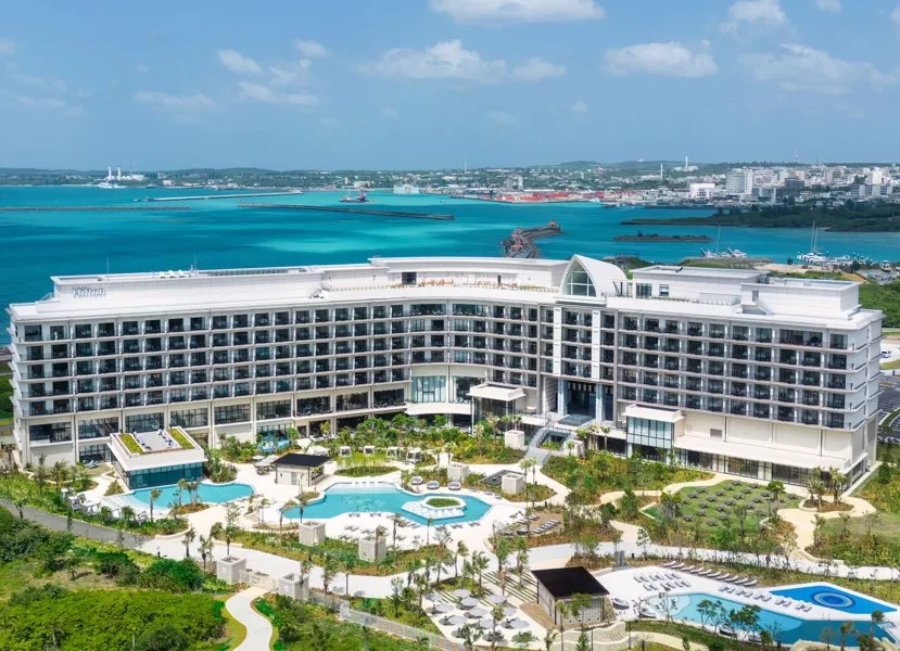 ブセナテラスのプールライトアップと ホテル外観🥱 リゾートホテル🏝️！ . loc.