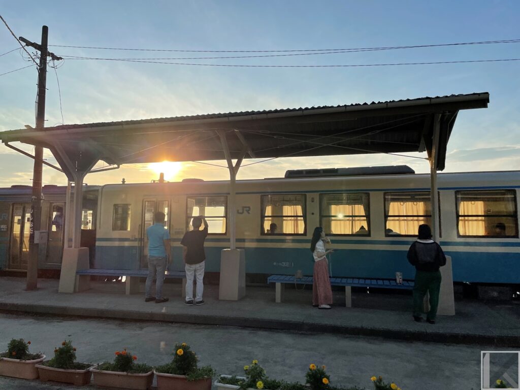 予讃線「下灘駅」〜青春18きっぷのポスターで有名なローカル駅KOSUBLOG