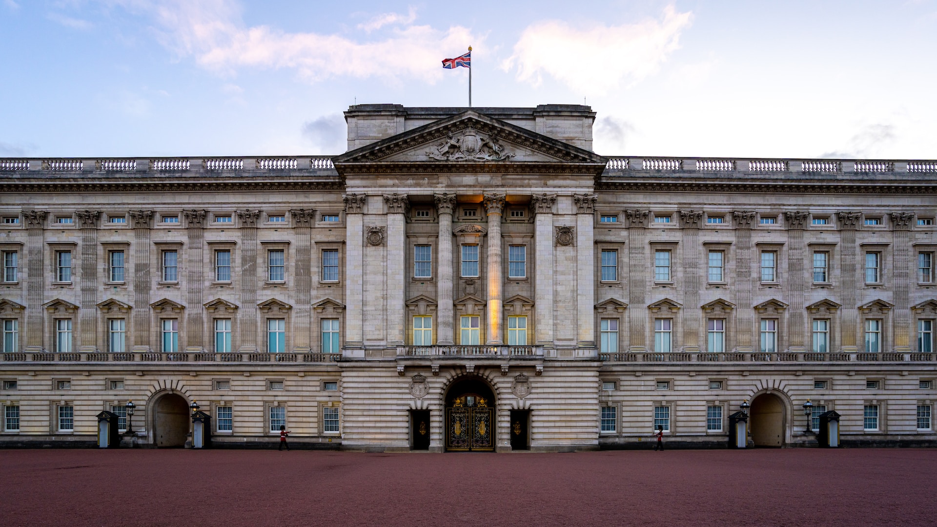 7～9月限定 バッキンガム宮殿内部見学入場券-マイバスヨーロッパ公式サイト