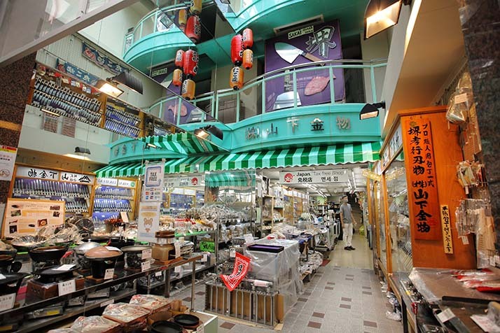 千日前道具屋筋The KANSAI Guide - The