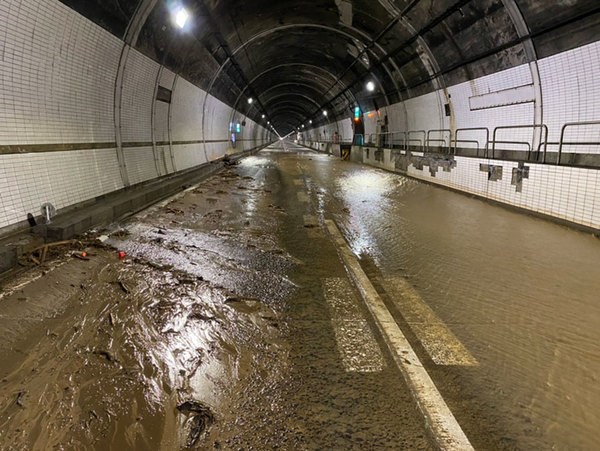 舞鶴若狭道渋滞 事故 通行止め