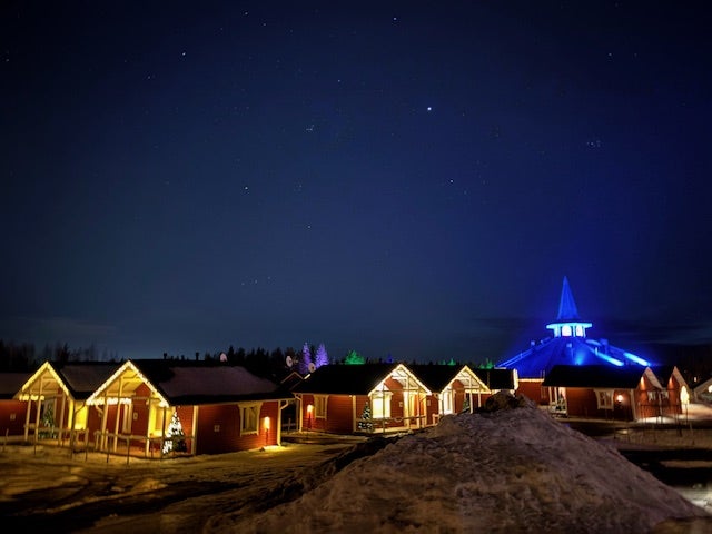 フィンランド 氷のグラスで飲めるアイスバーをサンタクロース村で体験！KUMA TABI