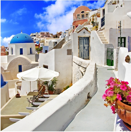 青と白の世界。ギリシャ”サントリーニ島”一度は行ってみたい夢の島。キナリノ