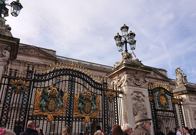 衛兵交代は見逃せない！バッキンガム宮殿の見どころを徹底攻略Pokke「ポッケ」