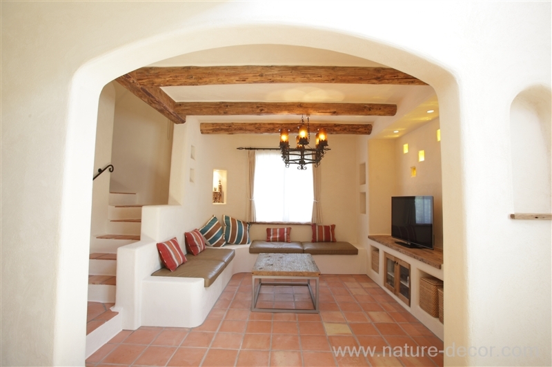 メキシコの風景をオマージュした、夫の部屋。色彩あふれる衣装もインテリアの一部のよう。 扉を開けるごとに広がる思い出の旅行シーン-その他事例SUVACO スバコ