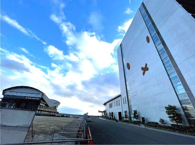 神戸ハーバーランドumieモザイク大観覧車 ➕100円でミッフィーのステッカーが貼られた ミッフィーコラボゴンドラに乗れます🎵特別感が無いのは最初から分かってたけど😅、 ここまで来たのだから記念にね。船➕観覧車セット2,400円に追加で100円。 船単体だと2,200円