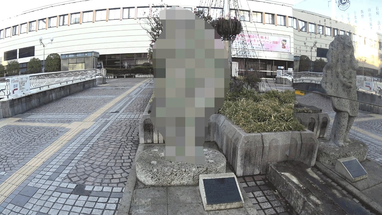 宇都宮の観光施設紹介！ 📌餃子像 餃子の皮に包まれたビーナスがモチーフ 宇都宮餃子のPRのために、テレビ番組の協力のもと、現代彫刻家の西松鉱二氏がデザイン。宇都宮特産の大谷石で制作された、餃子の街宇都宮のシンボル的存在です。当初はJR