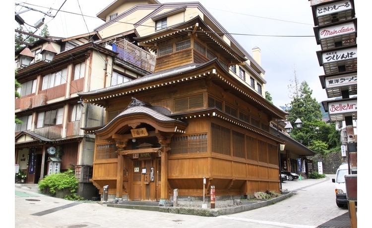 新潟の温泉街で味わう! 地元食材の食べ歩き特集Hinotori