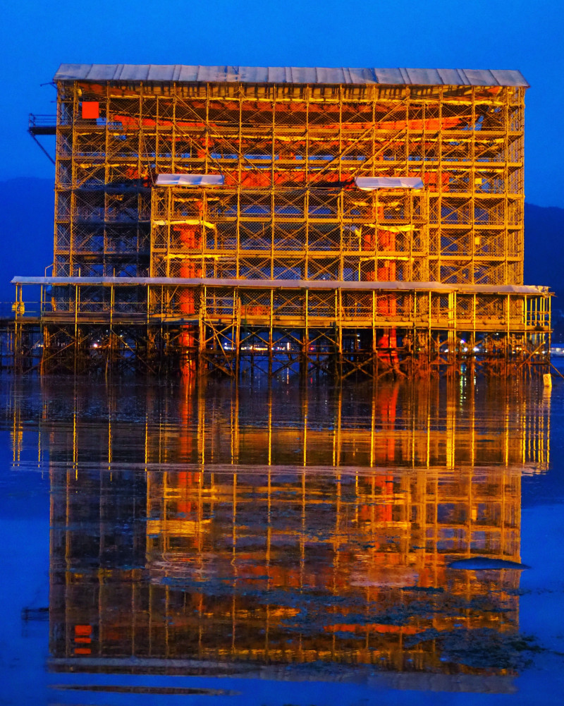 宮島厳島神社の大鳥居の修理工事の足場の写真・画像素材-Snapmart スナップマート