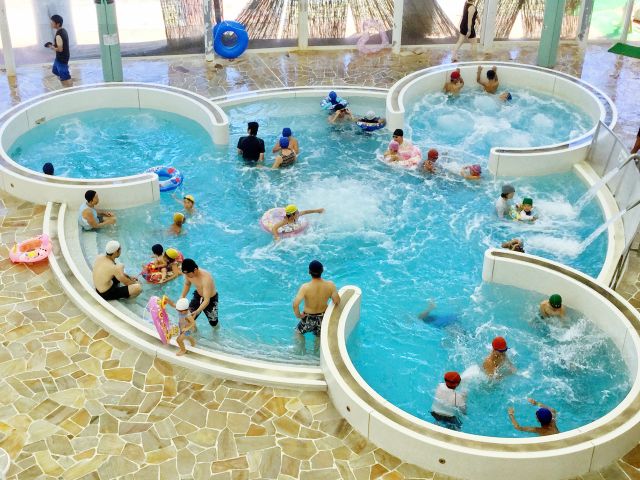 渋谷・プール 非日常の水辺と大パノラマの贅沢空間 水のオアシス-OYU